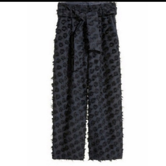 H&M Textured Cropped High Waisted Pants Size 6 - Picture 2 of 7